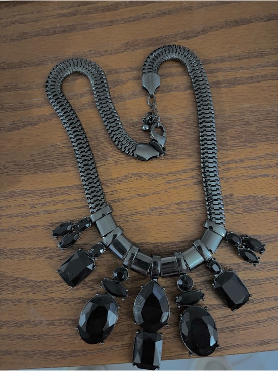 Jewelry - Stunning Black Gemstone Necklace